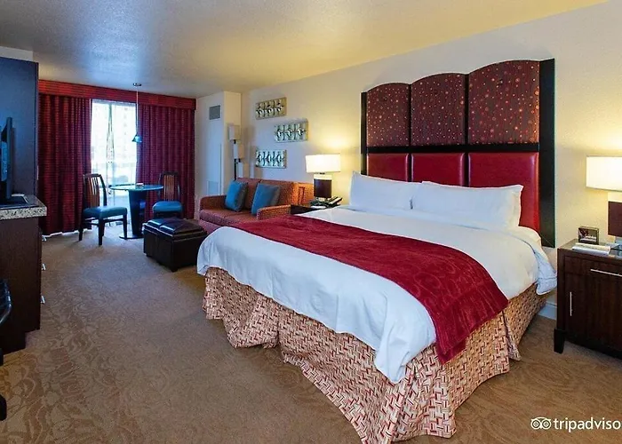 Top Family-Friendly Accommodations in Las Vegas for 5 People